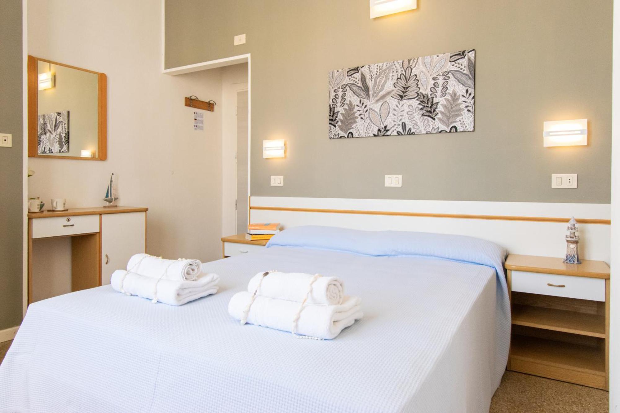 Hotel Lucciola Cattolica Esterno foto