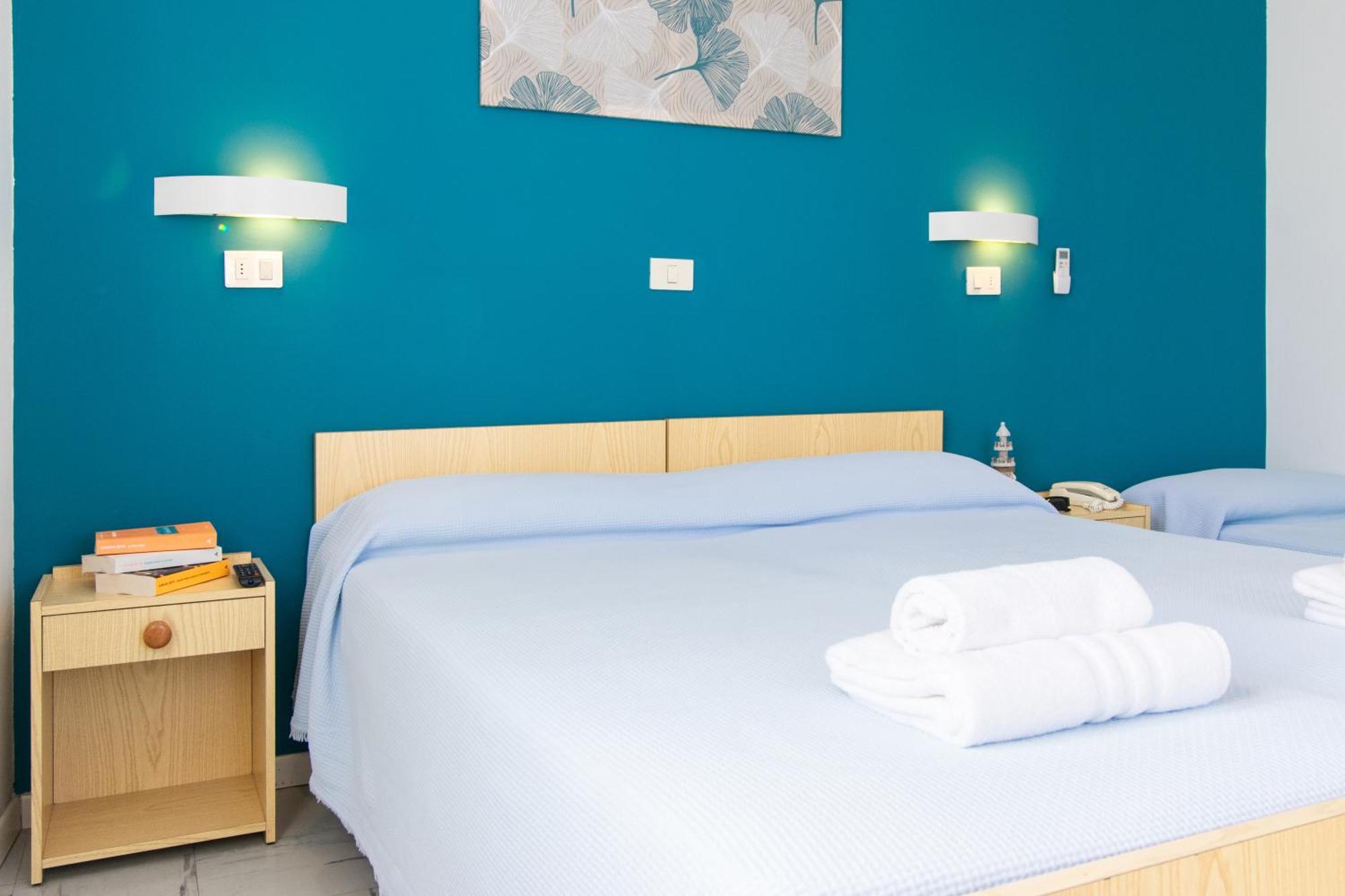Hotel Lucciola Cattolica Esterno foto