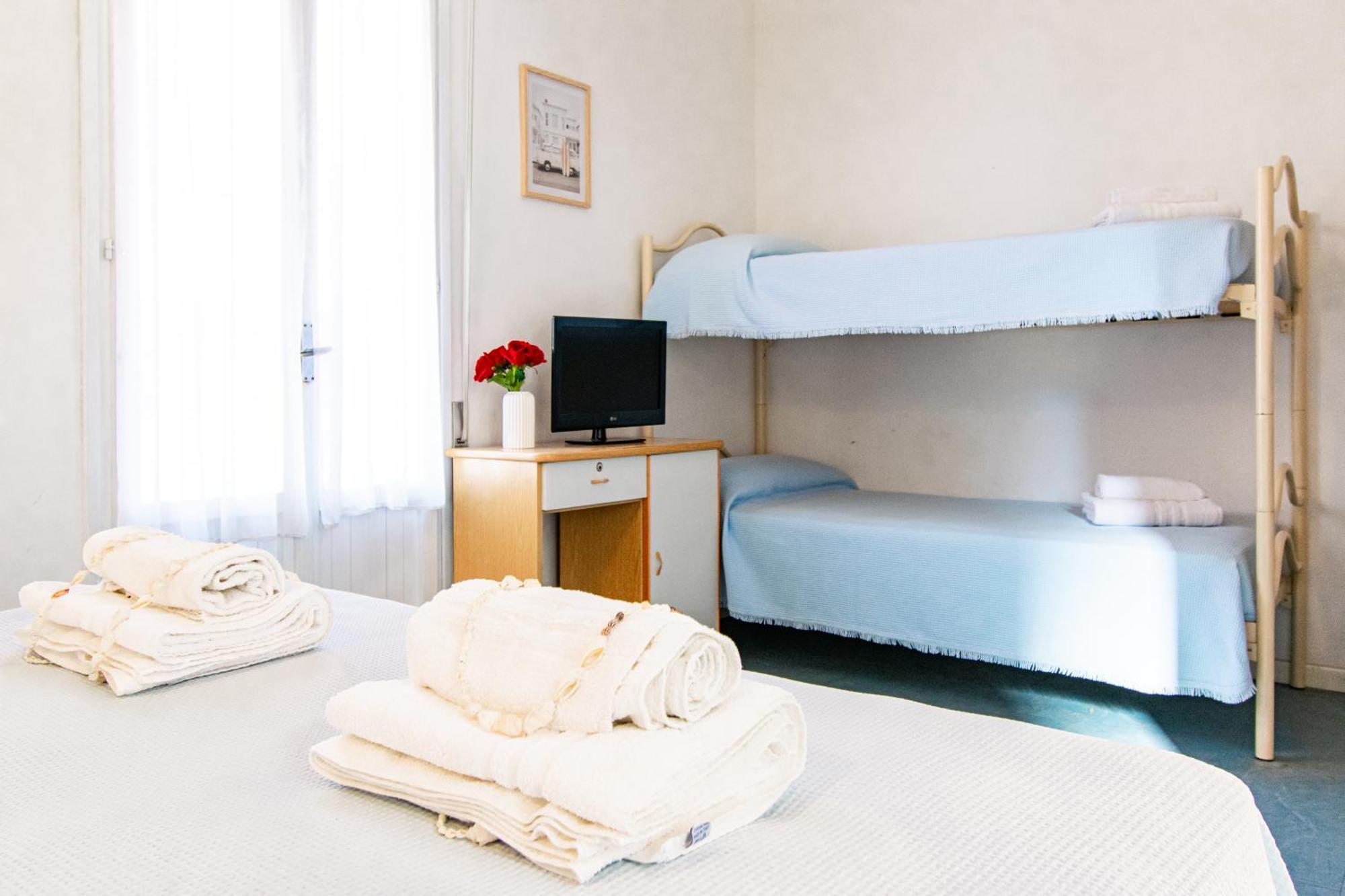 Hotel Lucciola Cattolica Esterno foto