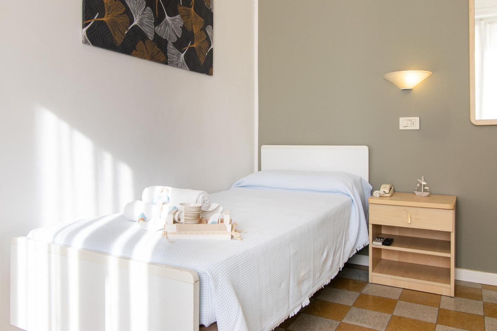 Hotel Lucciola Cattolica Esterno foto