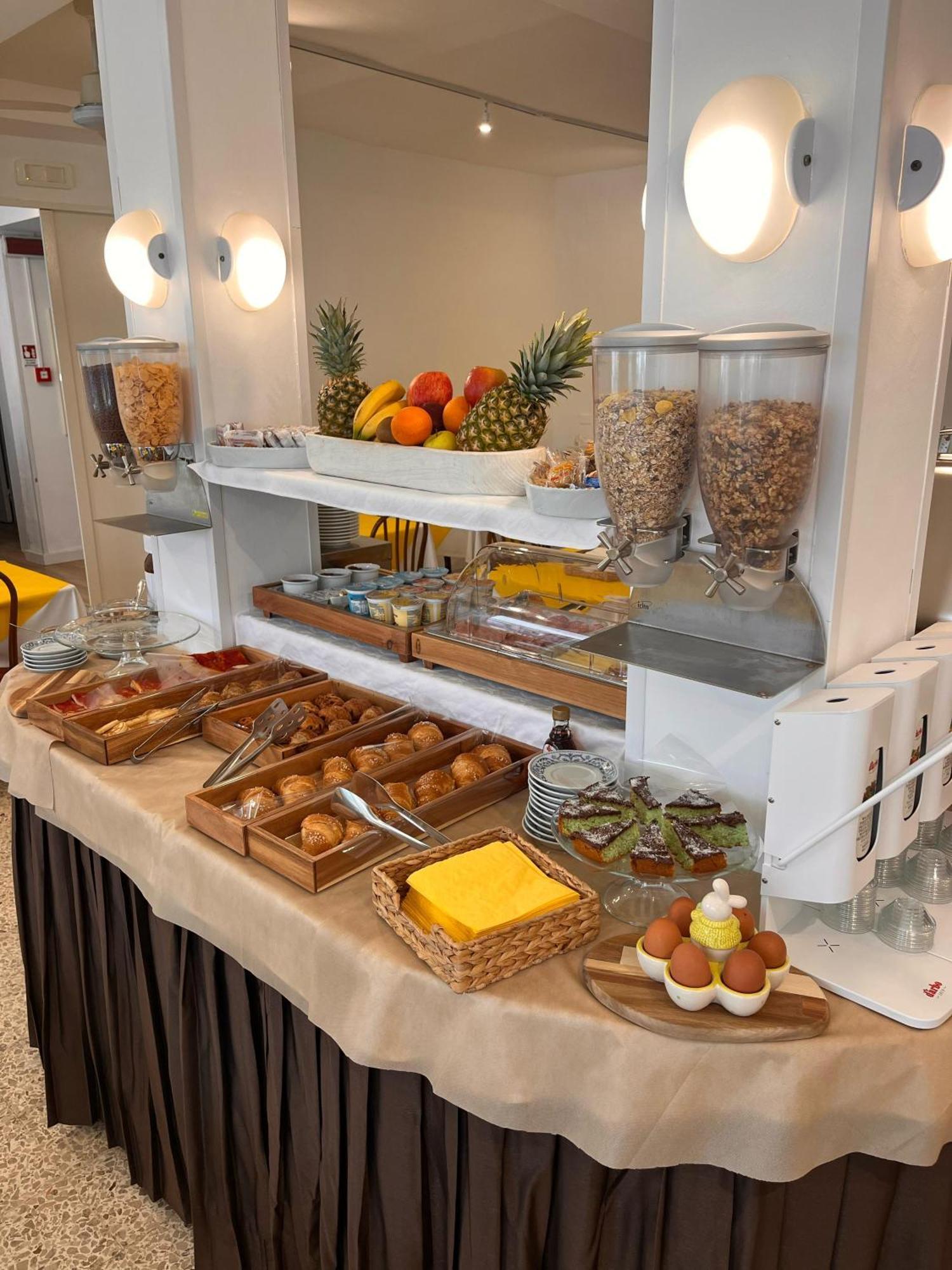 Hotel Lucciola Cattolica Esterno foto